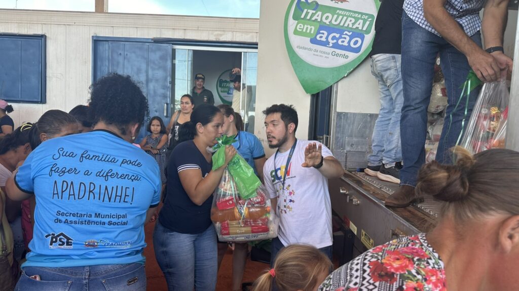 Thalles entrega cestas natalinas para famílias do Complexo Santo Antônio beneficiárias do programa Bolsa Família e PAINF