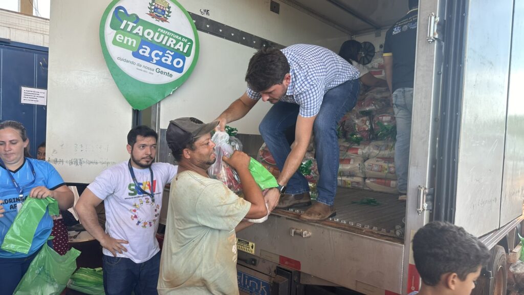 Thalles entrega cestas natalinas para famílias do Complexo Santo Antônio beneficiárias do programa Bolsa Família e PAINF