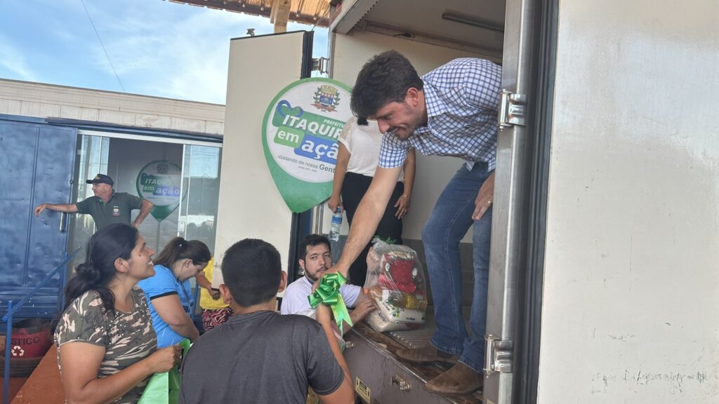 Thalles entrega cestas natalinas para famílias do Complexo Santo Antônio beneficiárias do programa Bolsa Família e PAINF