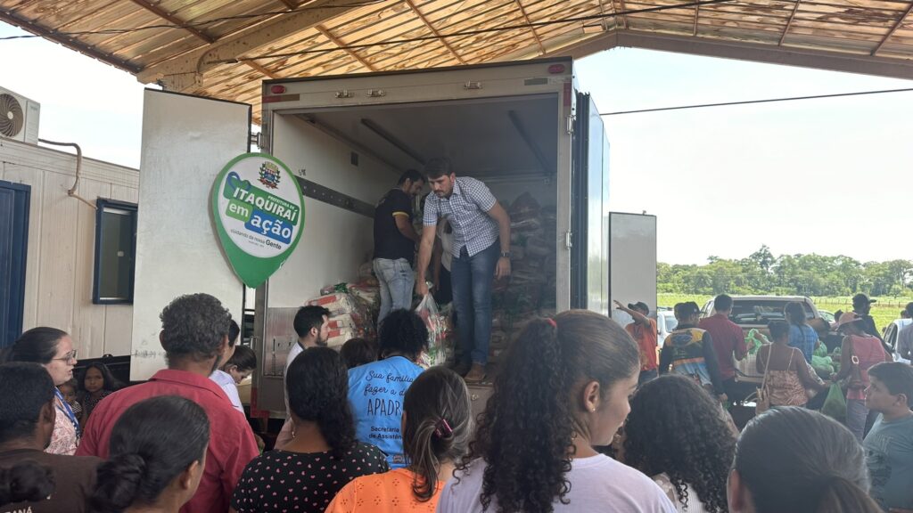 Thalles entrega cestas natalinas para famílias do Complexo Santo Antônio beneficiárias do programa Bolsa Família e PAINF