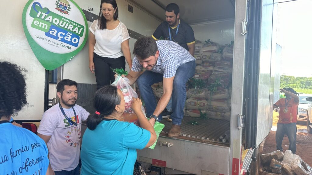 Thalles entrega cestas natalinas para famílias do Complexo Santo Antônio beneficiárias do programa Bolsa Família e PAINF