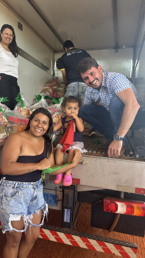 Thalles entrega cestas natalinas para famílias do Complexo Santo Antônio beneficiárias do programa Bolsa Família e PAINF