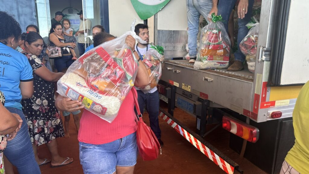 Thalles entrega cestas natalinas para famílias do Complexo Santo Antônio beneficiárias do programa Bolsa Família e PAINF