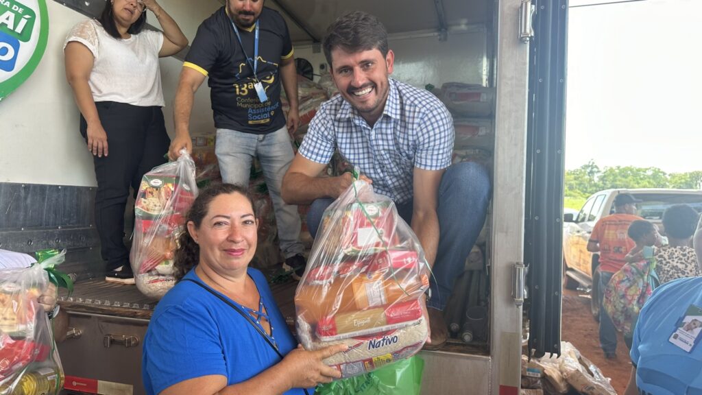 Thalles entrega cestas natalinas para famílias do Complexo Santo Antônio beneficiárias do programa Bolsa Família e PAINF