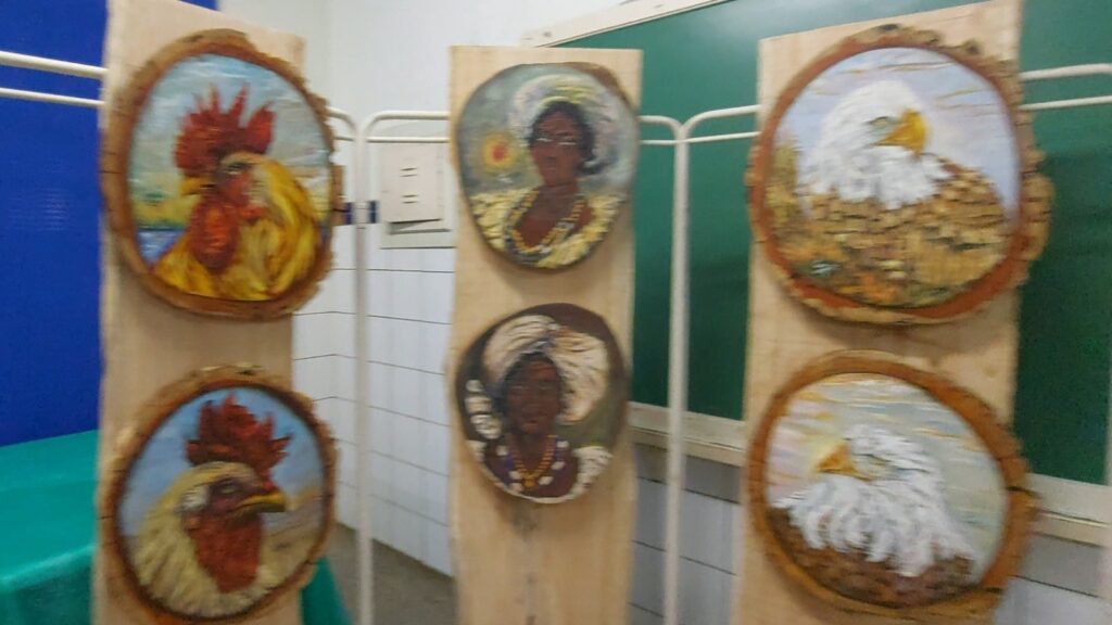 Artesã e escultora Araci Vendramini foi destaque da Feira Cultural em escola de Sete Quedas