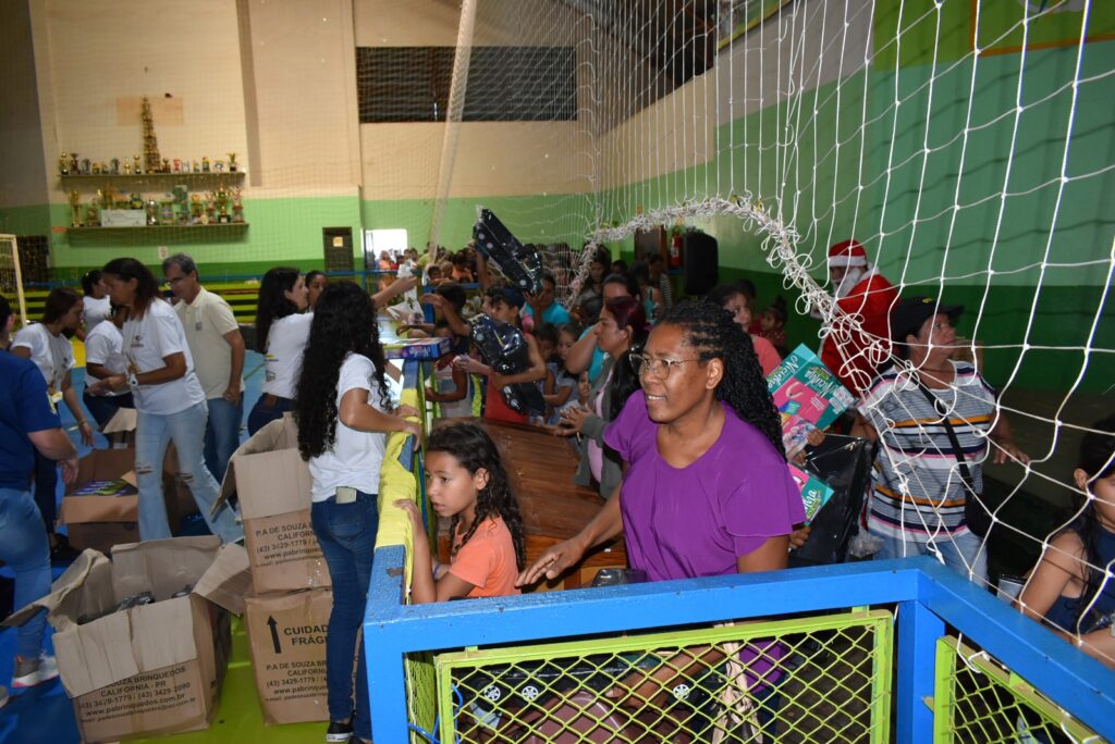 Prefeitura de Paranhos realiza a entrega de brinquedos para crianças do município