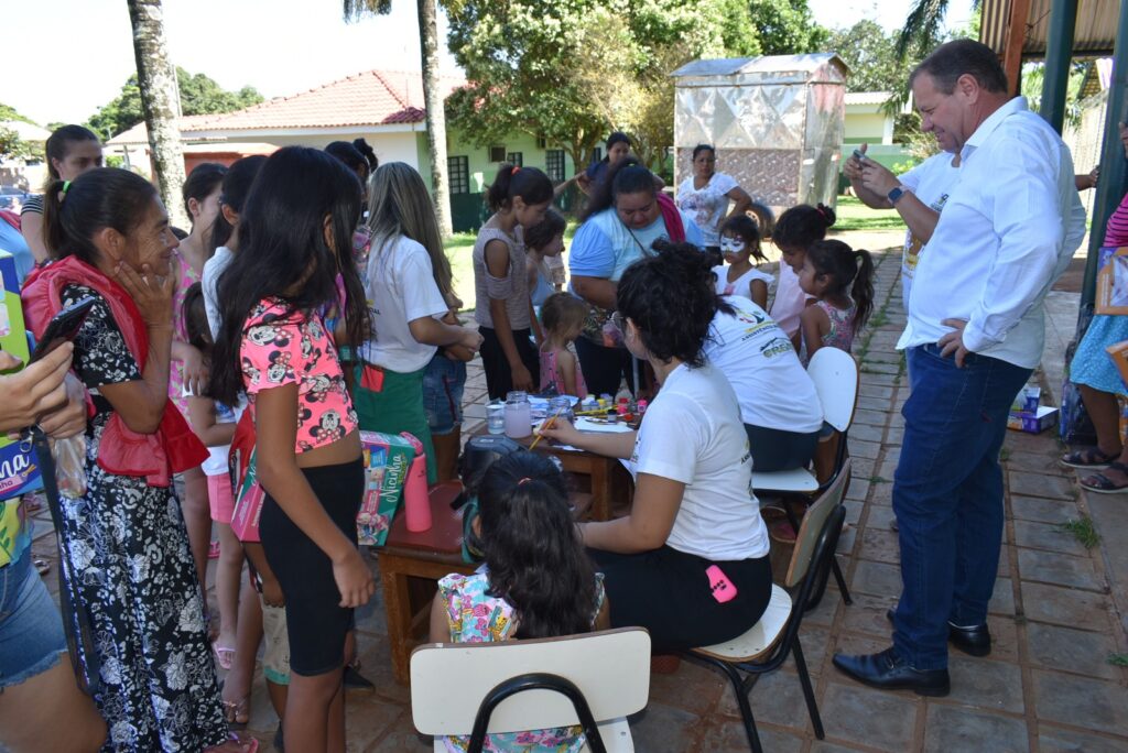 Prefeitura de Paranhos realiza a entrega de brinquedos para crianças do município