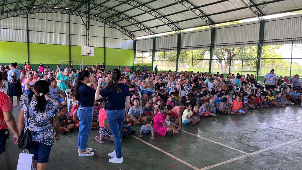 Clube Tereré entrega brinquedos da campanha Natal Solidário 2023 em Amambai