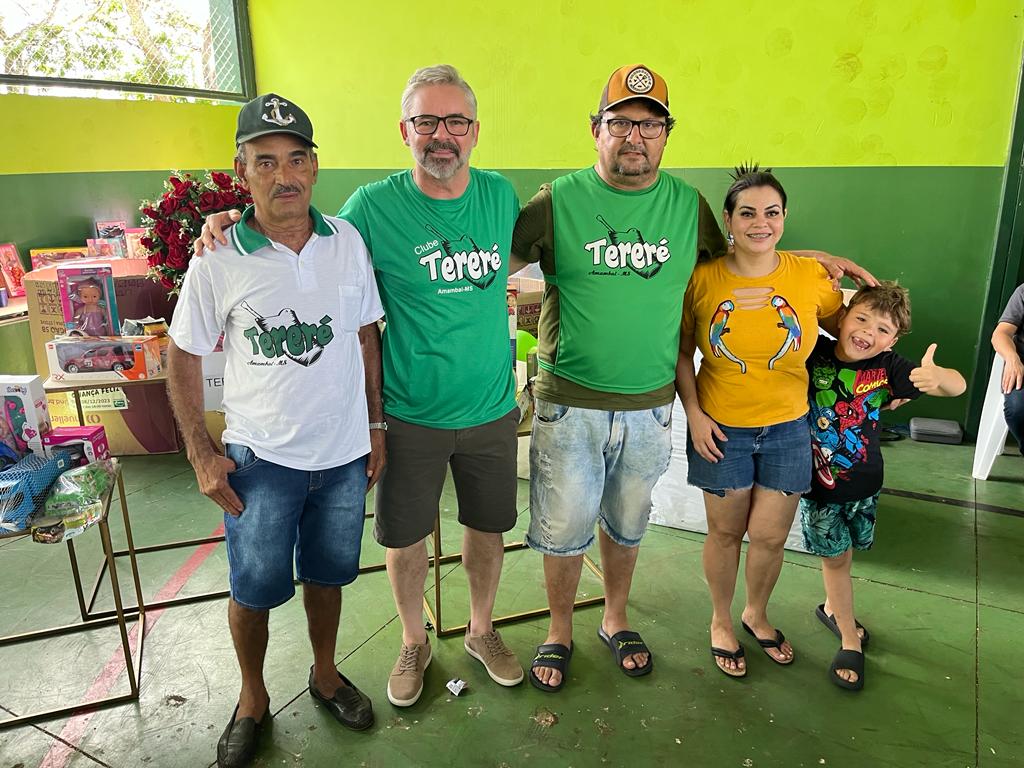 Clube Tereré entrega brinquedos da campanha Natal Solidário 2023 em Amambai