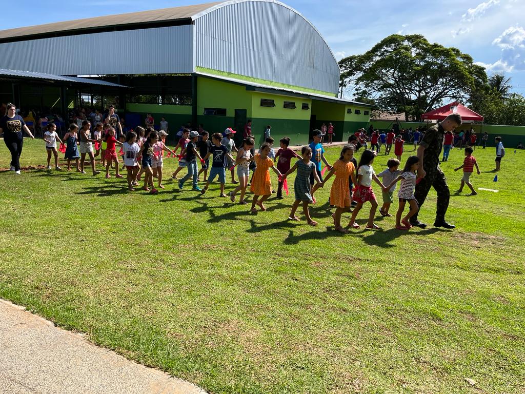 Clube Tereré entrega brinquedos da campanha Natal Solidário 2023 em Amambai