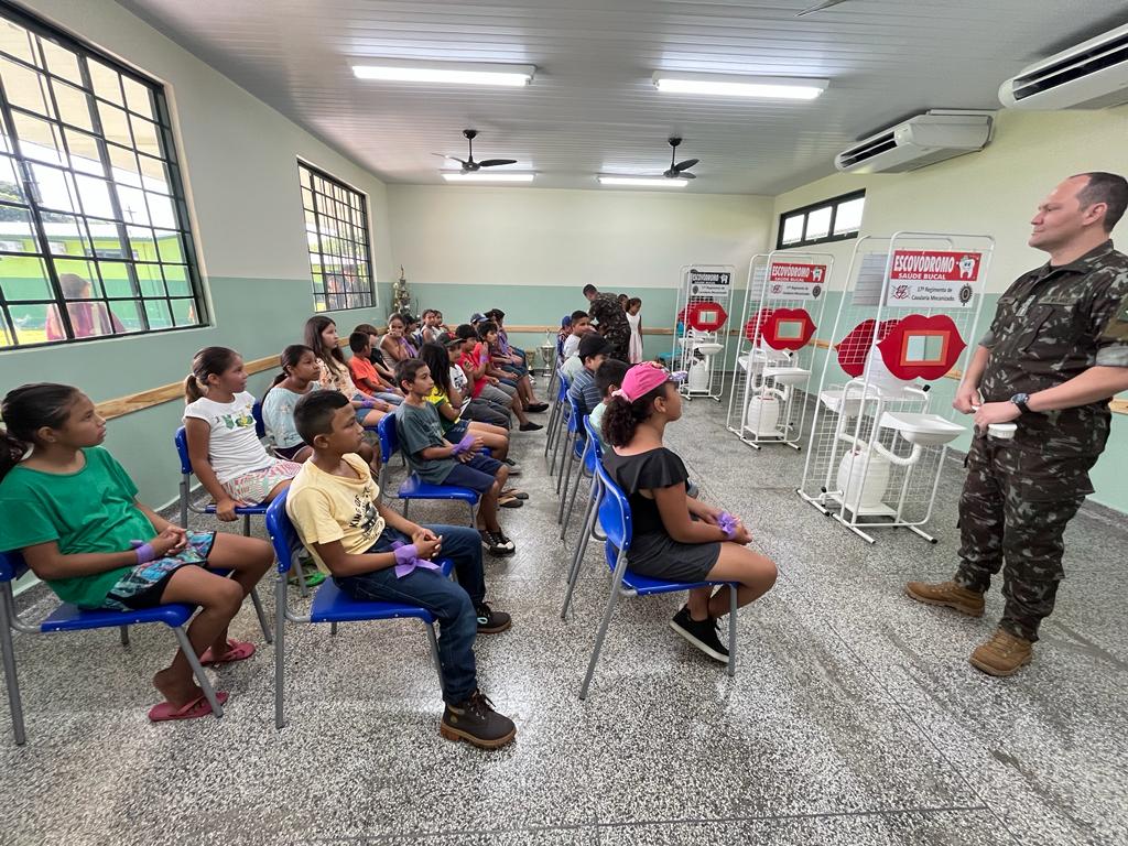 Clube Tereré entrega brinquedos da campanha Natal Solidário 2023 em Amambai