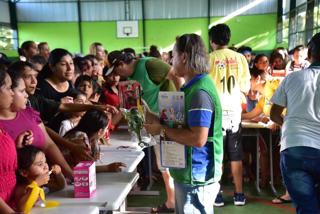 Clube Tereré entrega brinquedos da campanha Natal Solidário 2023 em Amambai