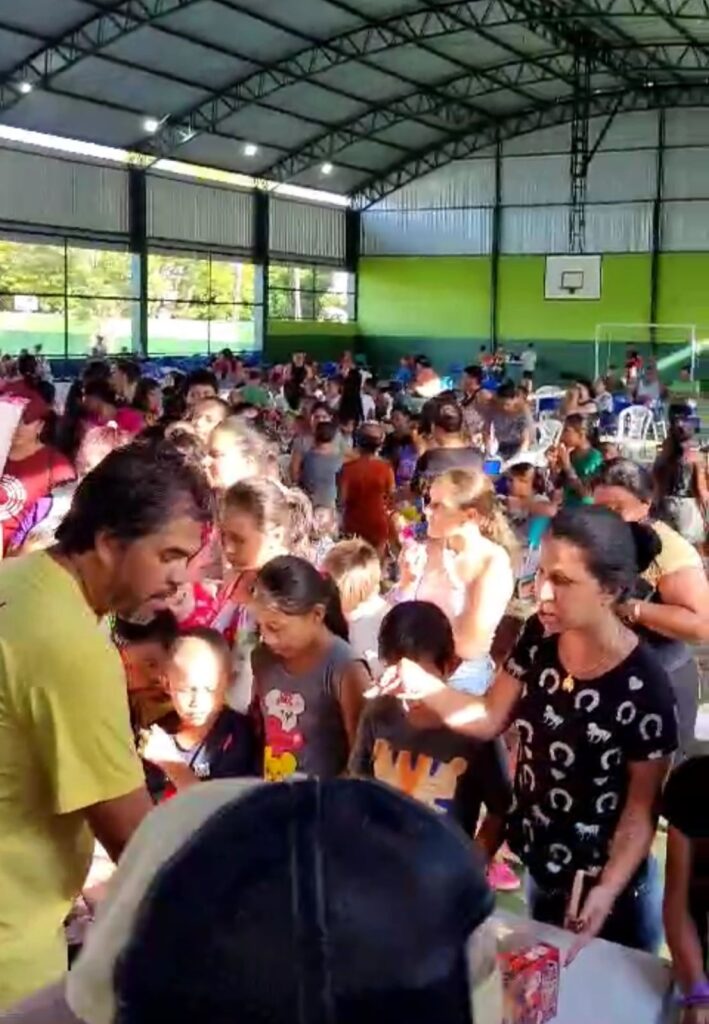 Clube Tereré entrega brinquedos da campanha Natal Solidário 2023 em Amambai