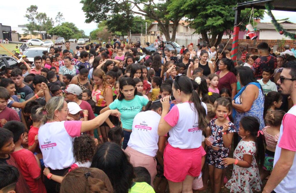 Sucesso total 14º Natal Solidário Amigos da Janete Córdoba distribuiu mais de 1.500 brinquedos em Amambai