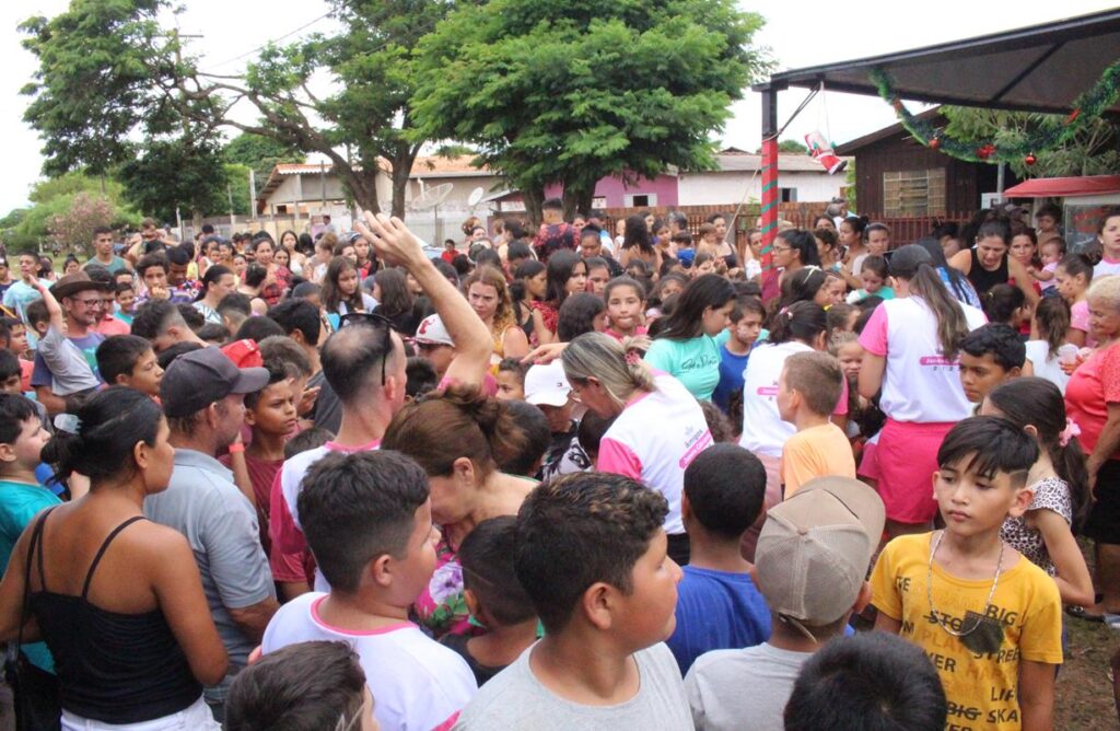 Sucesso total 14º Natal Solidário Amigos da Janete Córdoba distribuiu mais de 1.500 brinquedos em Amambai