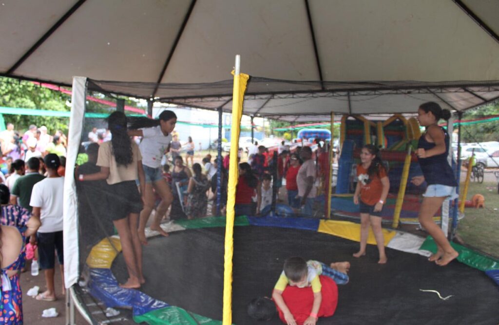 Sucesso total 14º Natal Solidário Amigos da Janete Córdoba distribuiu mais de 1.500 brinquedos em Amambai