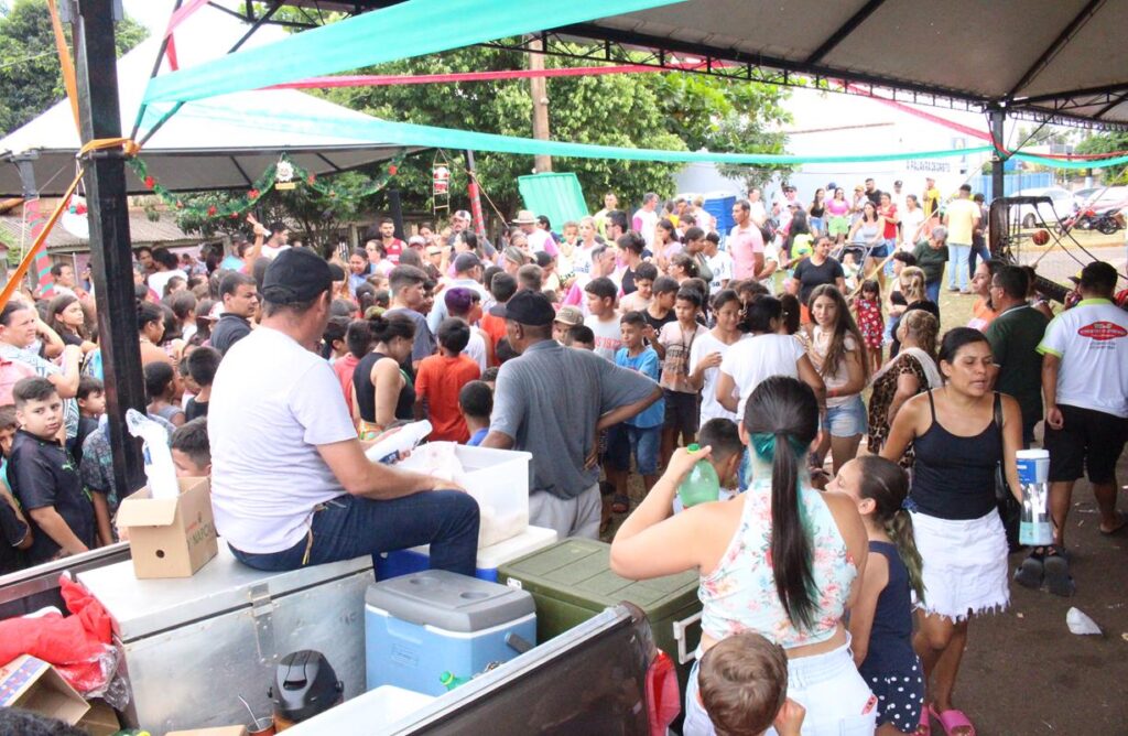 Sucesso total 14º Natal Solidário Amigos da Janete Córdoba distribuiu mais de 1.500 brinquedos em Amambai