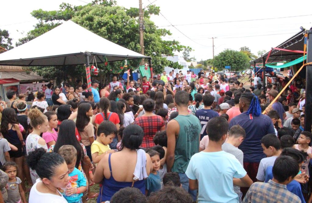 Sucesso total 14º Natal Solidário Amigos da Janete Córdoba distribuiu mais de 1.500 brinquedos em Amambai