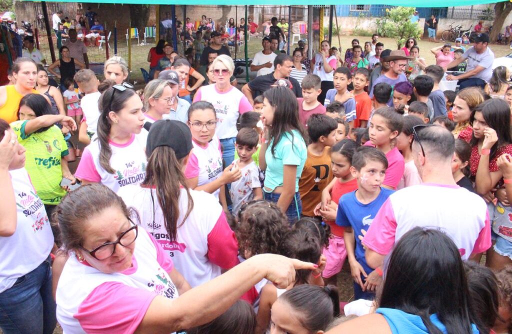 Sucesso total 14º Natal Solidário Amigos da Janete Córdoba distribuiu mais de 1.500 brinquedos em Amambai