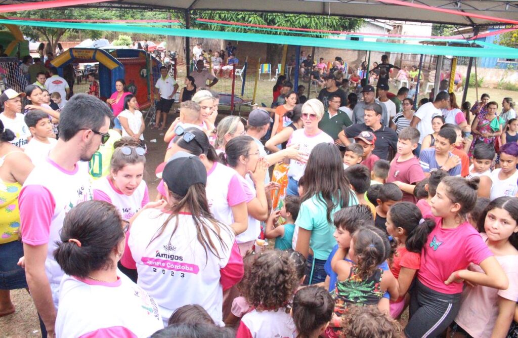 Sucesso total 14º Natal Solidário Amigos da Janete Córdoba distribuiu mais de 1.500 brinquedos em Amambai