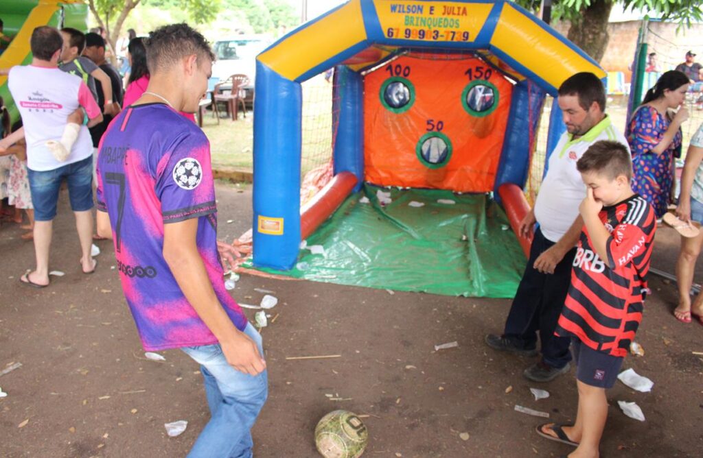 Sucesso total 14º Natal Solidário Amigos da Janete Córdoba distribuiu mais de 1.500 brinquedos em Amambai