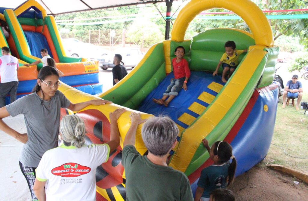 Sucesso total 14º Natal Solidário Amigos da Janete Córdoba distribuiu mais de 1.500 brinquedos em Amambai