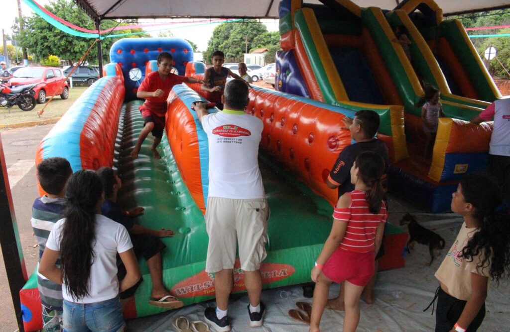 Sucesso total 14º Natal Solidário Amigos da Janete Córdoba distribuiu mais de 1.500 brinquedos em Amambai