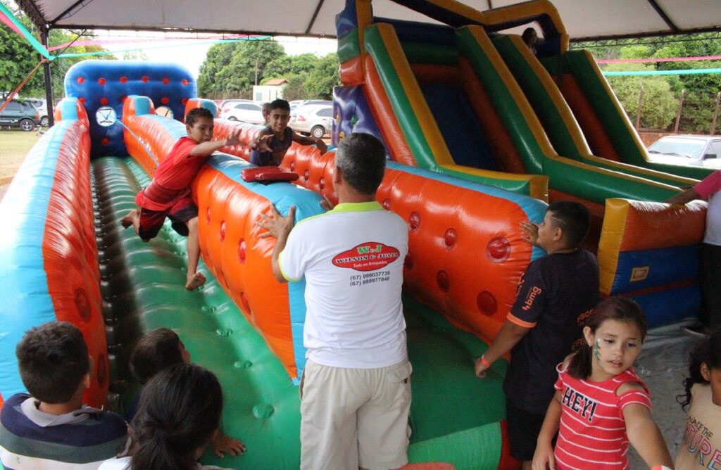 Sucesso total 14º Natal Solidário Amigos da Janete Córdoba distribuiu mais de 1.500 brinquedos em Amambai