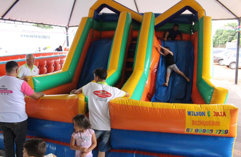 Sucesso total 14º Natal Solidário Amigos da Janete Córdoba distribuiu mais de 1.500 brinquedos em Amambai