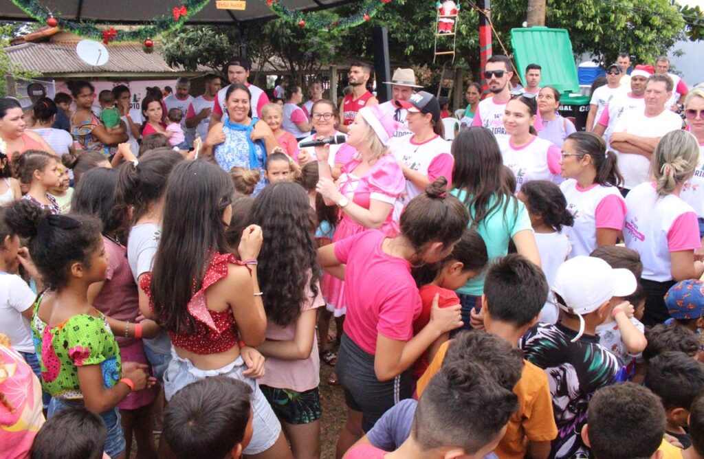 Sucesso total 14º Natal Solidário Amigos da Janete Córdoba distribuiu mais de 1.500 brinquedos em Amambai