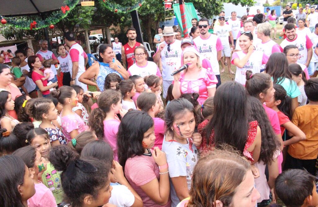 Sucesso total 14º Natal Solidário Amigos da Janete Córdoba distribuiu mais de 1.500 brinquedos em Amambai