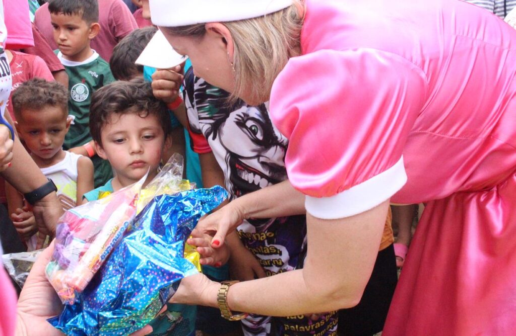 Sucesso total 14º Natal Solidário Amigos da Janete Córdoba distribuiu mais de 1.500 brinquedos em Amambai