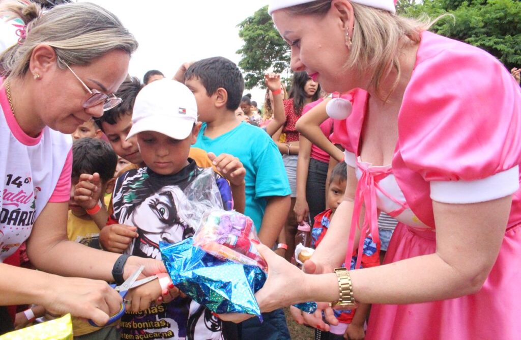 Sucesso total 14º Natal Solidário Amigos da Janete Córdoba distribuiu mais de 1.500 brinquedos em Amambai