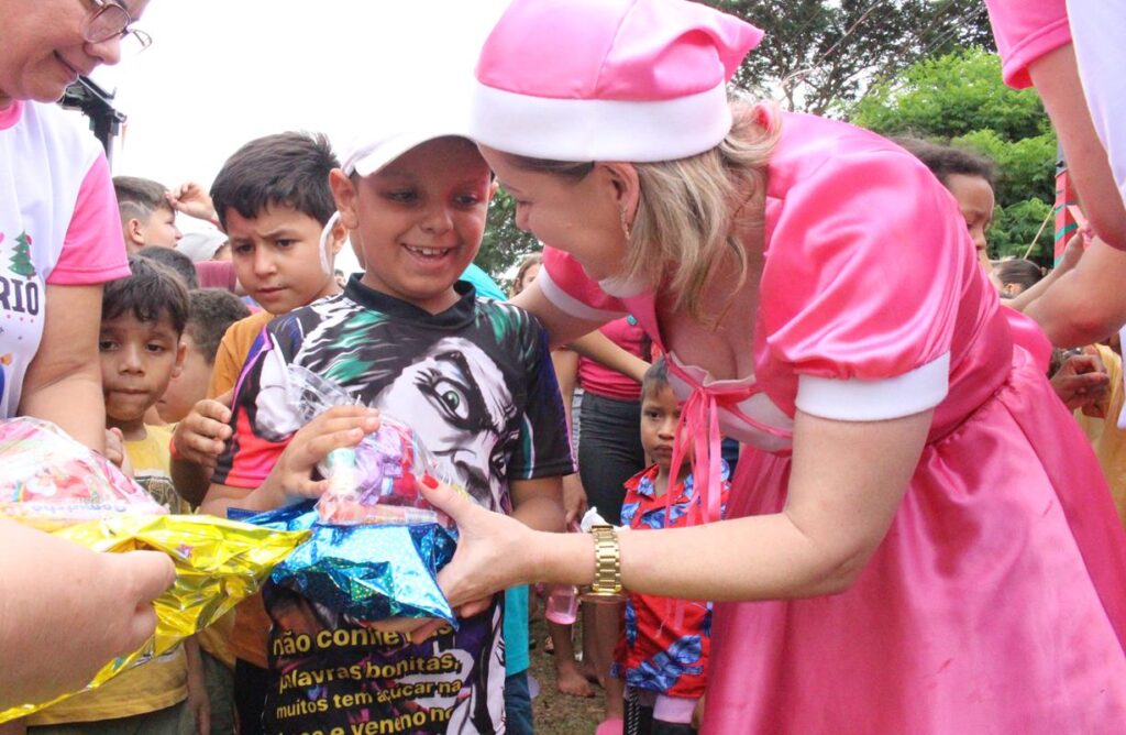 Sucesso total 14º Natal Solidário Amigos da Janete Córdoba distribuiu mais de 1.500 brinquedos em Amambai