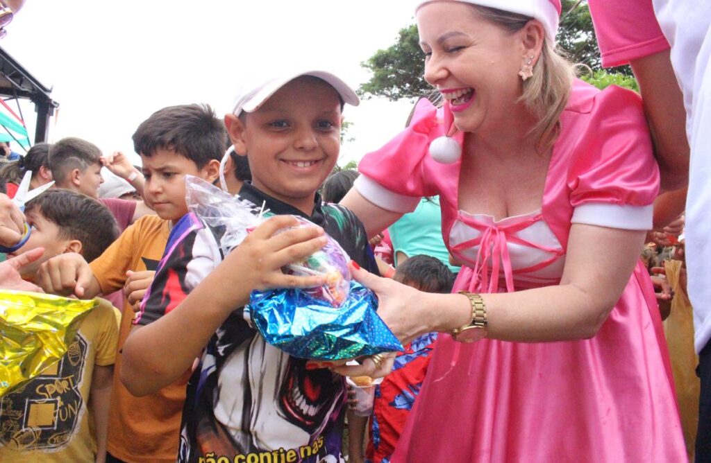 Sucesso total 14º Natal Solidário Amigos da Janete Córdoba distribuiu mais de 1.500 brinquedos em Amambai