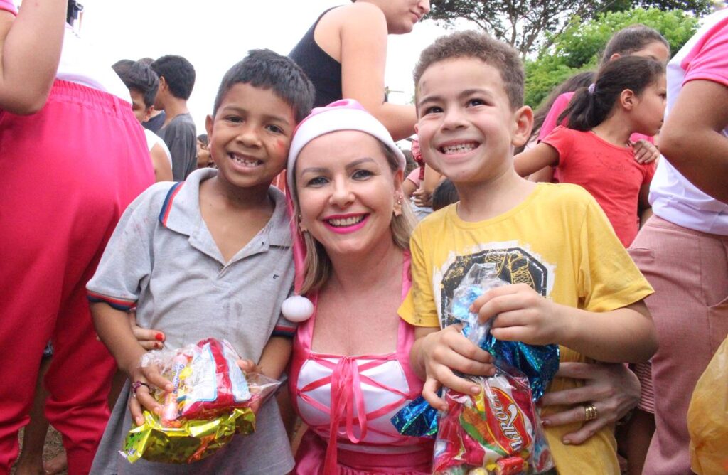 Sucesso total 14º Natal Solidário Amigos da Janete Córdoba distribuiu mais de 1.500 brinquedos em Amambai