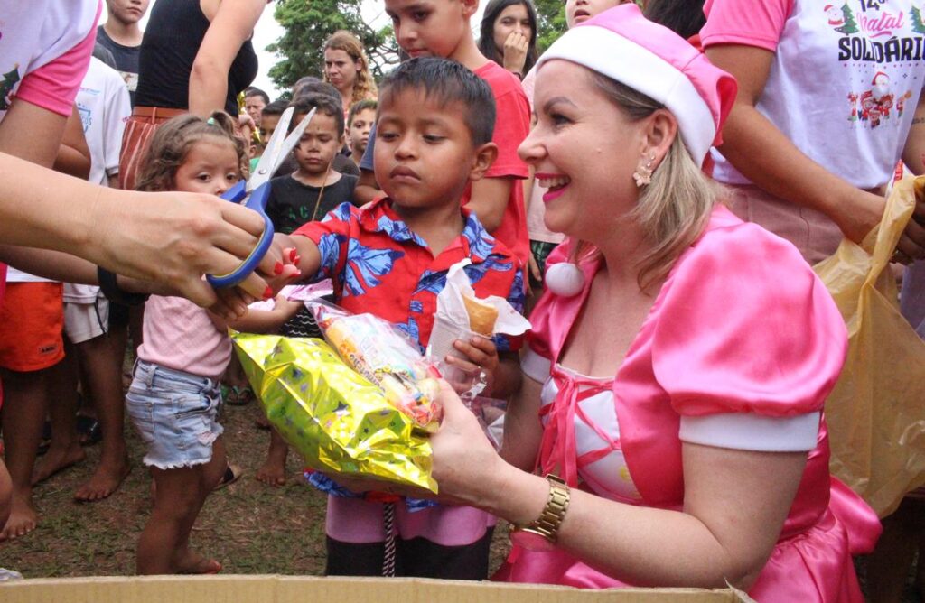 Sucesso total 14º Natal Solidário Amigos da Janete Córdoba distribuiu mais de 1.500 brinquedos em Amambai