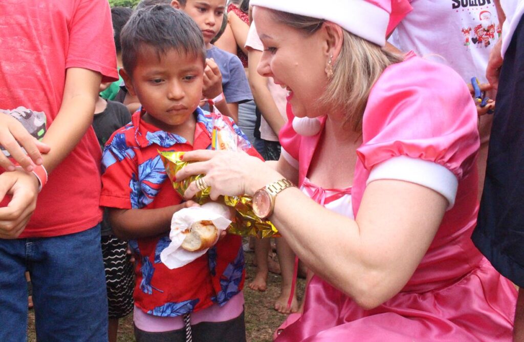 Sucesso total 14º Natal Solidário Amigos da Janete Córdoba distribuiu mais de 1.500 brinquedos em Amambai