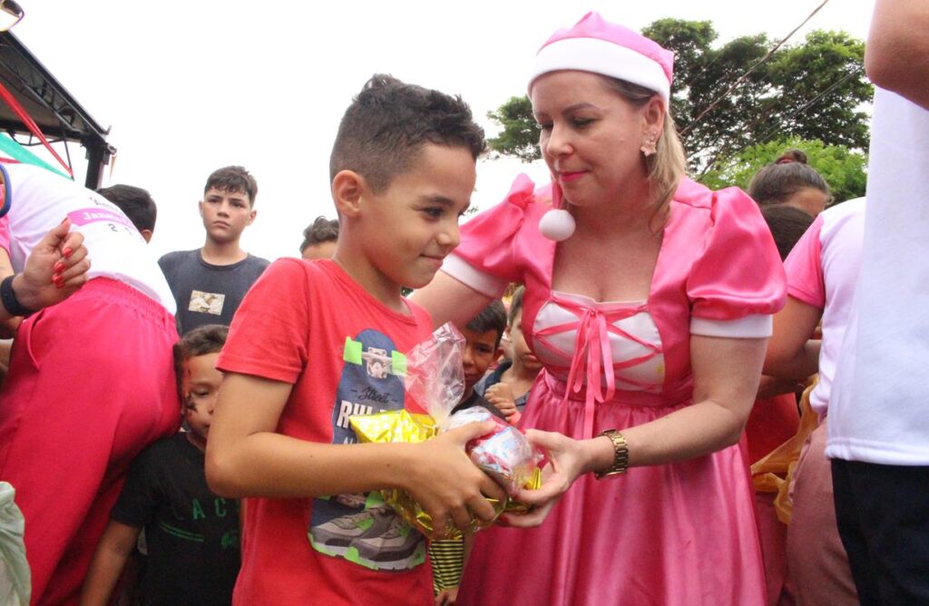 Sucesso total 14º Natal Solidário Amigos da Janete Córdoba distribuiu mais de 1.500 brinquedos em Amambai