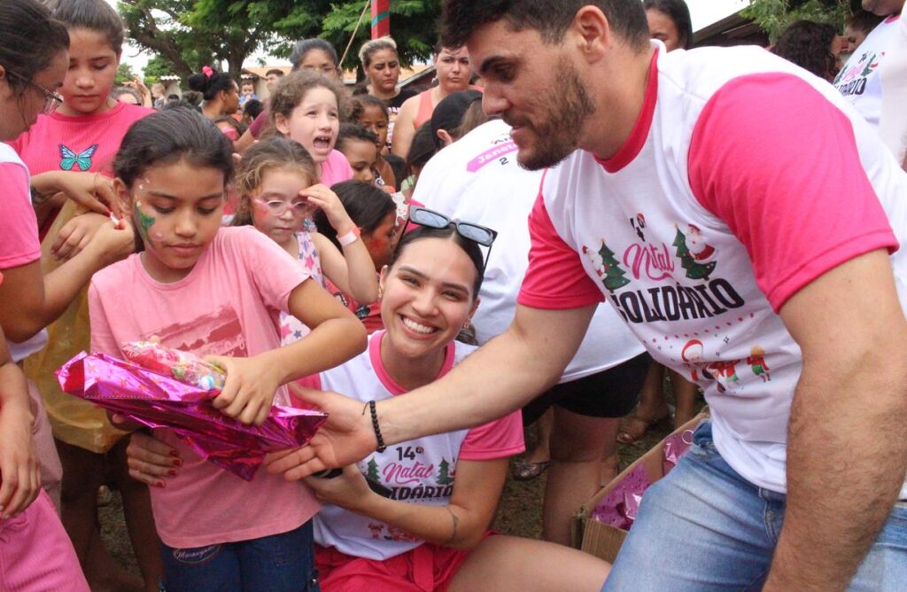 Sucesso total 14º Natal Solidário Amigos da Janete Córdoba distribuiu mais de 1.500 brinquedos em Amambai