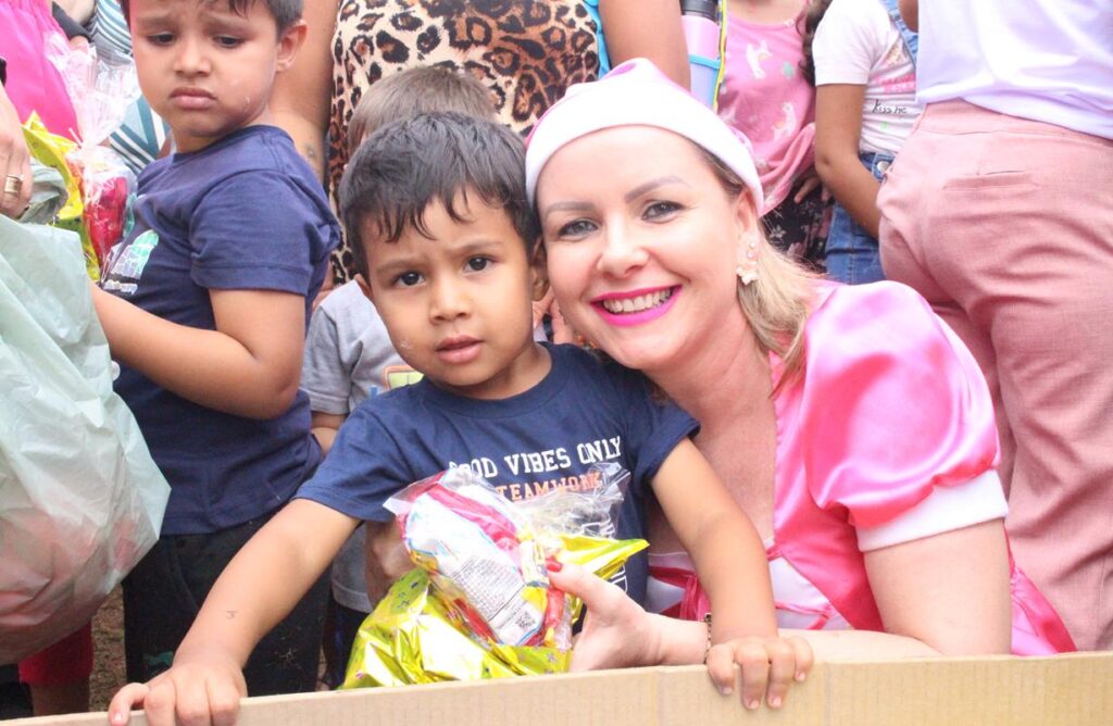 Sucesso total 14º Natal Solidário Amigos da Janete Córdoba distribuiu mais de 1.500 brinquedos em Amambai