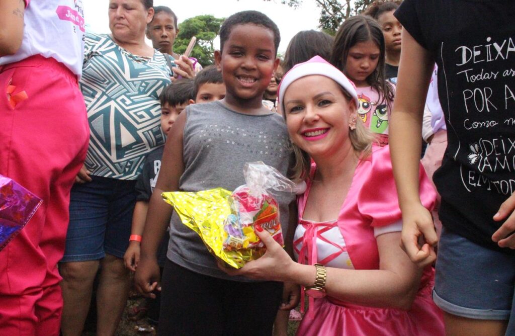 Sucesso total 14º Natal Solidário Amigos da Janete Córdoba distribuiu mais de 1.500 brinquedos em Amambai