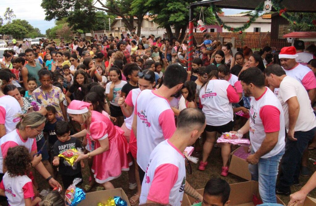 Sucesso total 14º Natal Solidário Amigos da Janete Córdoba distribuiu mais de 1.500 brinquedos em Amambai