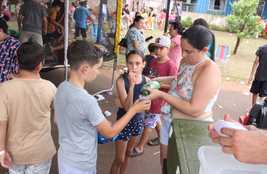 Sucesso total 14º Natal Solidário Amigos da Janete Córdoba distribuiu mais de 1.500 brinquedos em Amambai