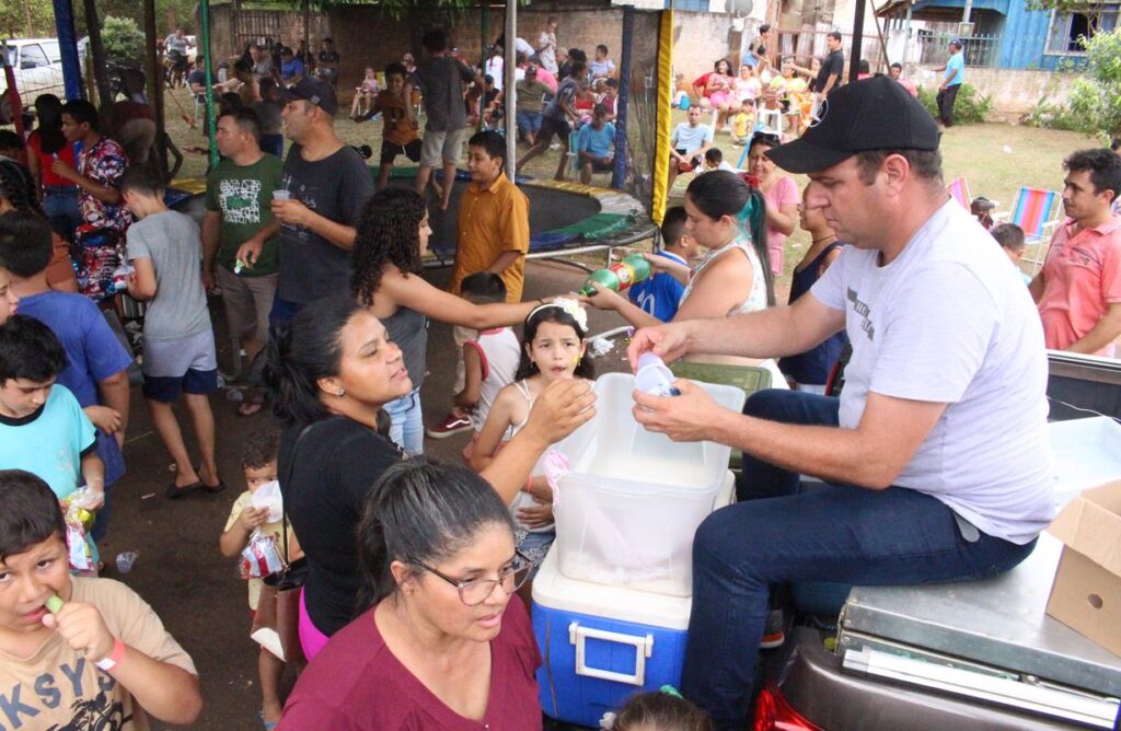 Sucesso total 14º Natal Solidário Amigos da Janete Córdoba distribuiu mais de 1.500 brinquedos em Amambai