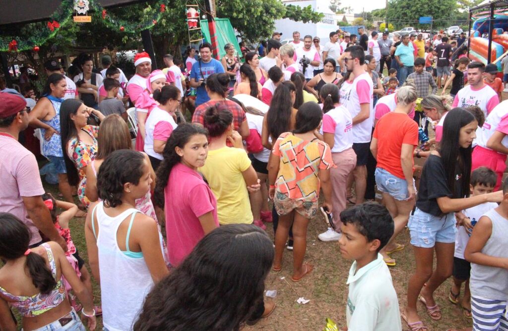 Sucesso total 14º Natal Solidário Amigos da Janete Córdoba distribuiu mais de 1.500 brinquedos em Amambai