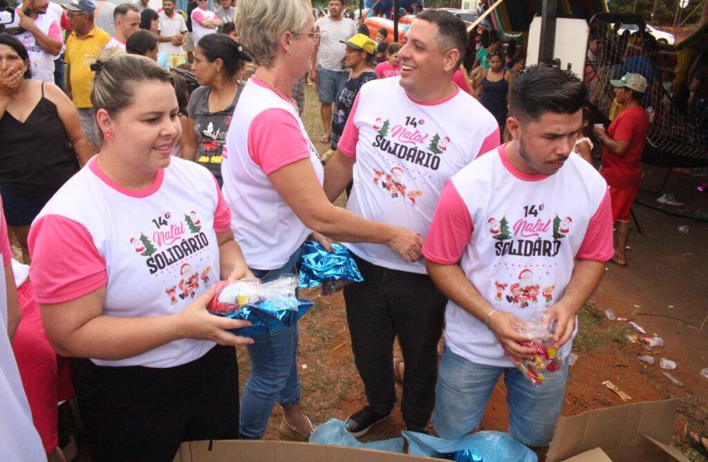 Sucesso total 14º Natal Solidário Amigos da Janete Córdoba distribuiu mais de 1.500 brinquedos em Amambai