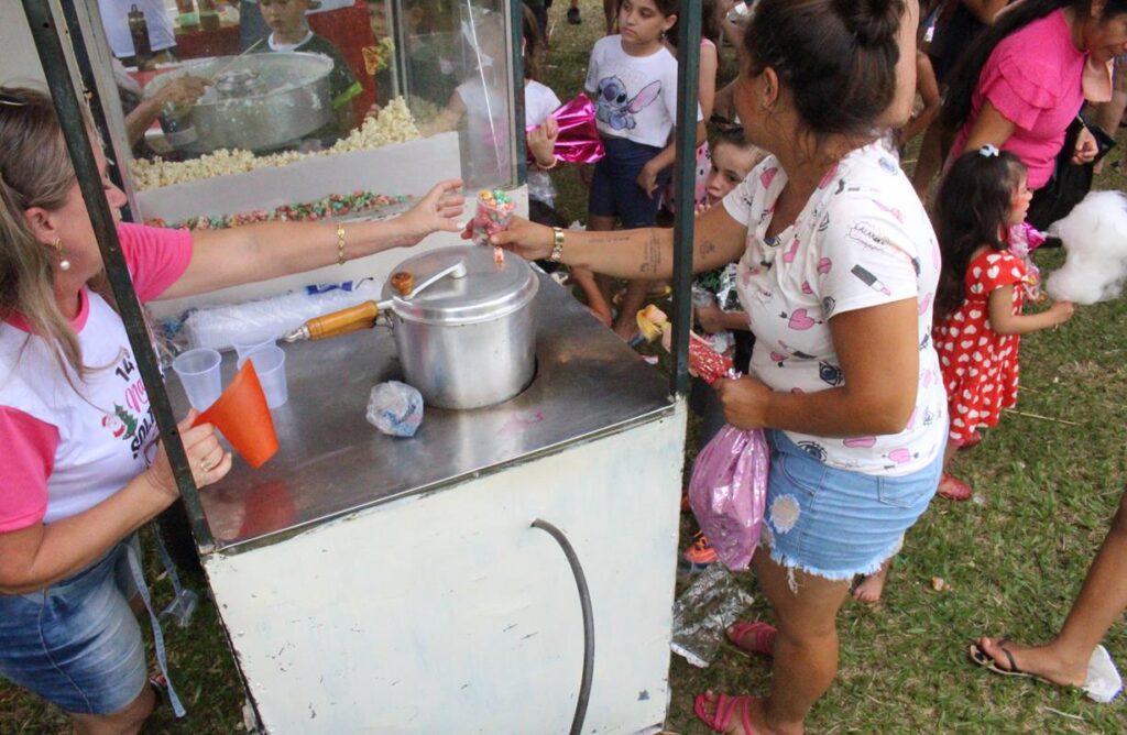 Sucesso total 14º Natal Solidário Amigos da Janete Córdoba distribuiu mais de 1.500 brinquedos em Amambai