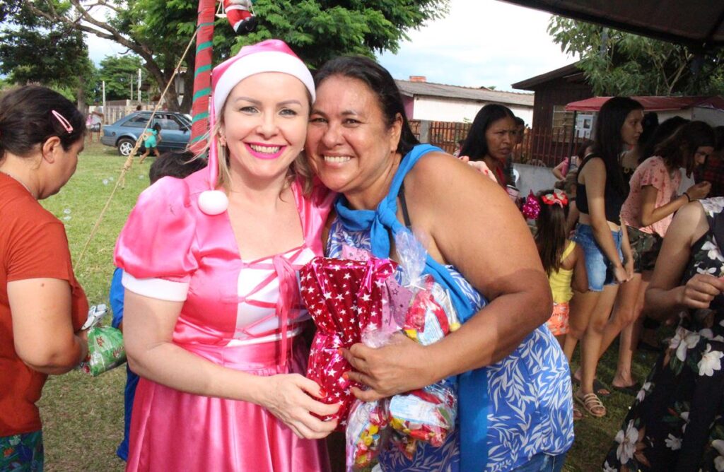 Sucesso total 14º Natal Solidário Amigos da Janete Córdoba distribuiu mais de 1.500 brinquedos em Amambai