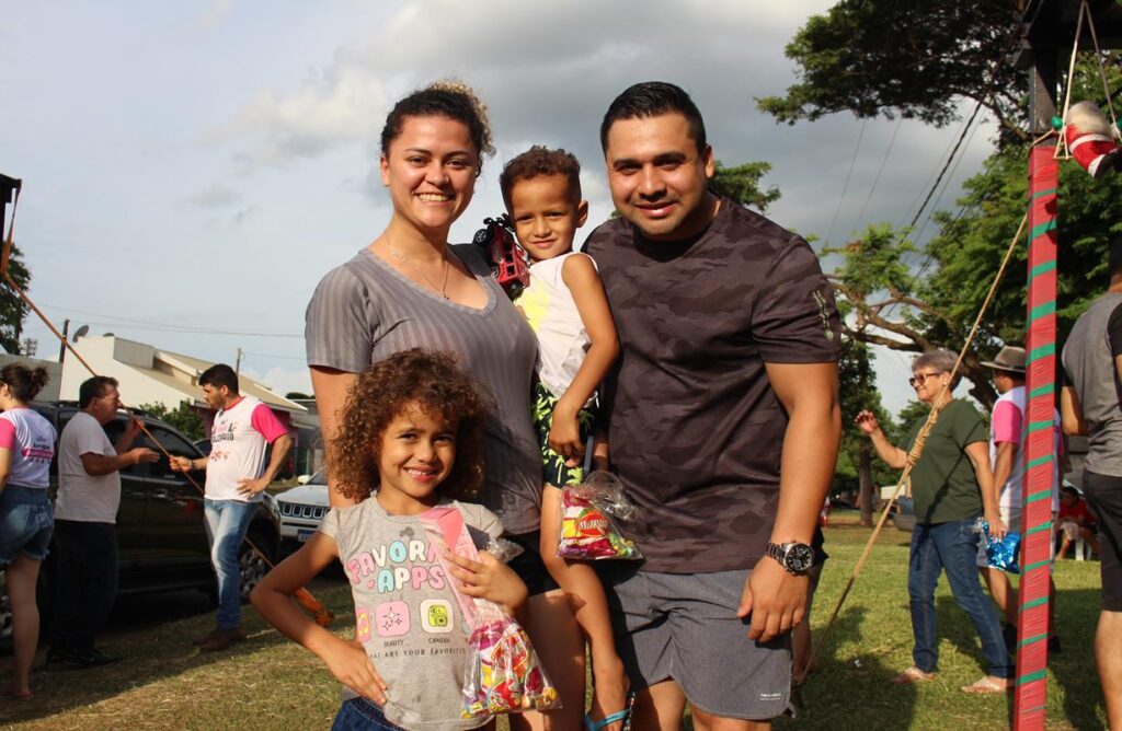 Sucesso total 14º Natal Solidário Amigos da Janete Córdoba distribuiu mais de 1.500 brinquedos em Amambai